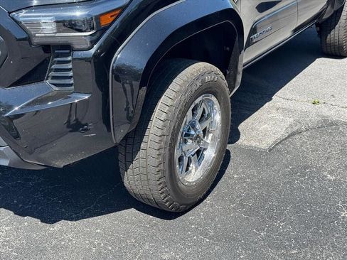 Used 2025 Toyota Tacoma SR5 AWD/4WD image 2