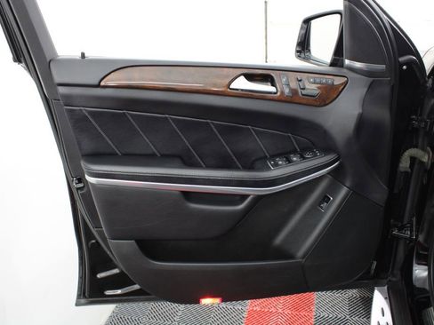Used 2015 Mercedes-Benz GL 550 4MATIC image 16