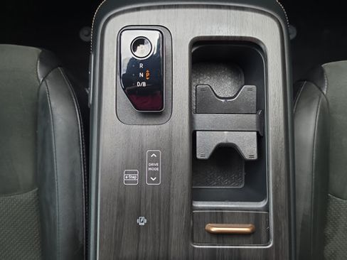 Used 2025 Nissan Ariya AWD image 8