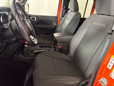 Used 2019 Jeep Wrangler Unlimited Sahara AWD/4WD image 11