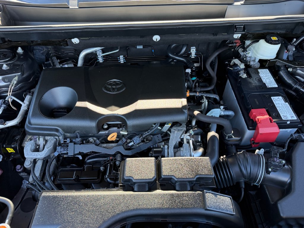 Used 2021 Toyota RAV4 XLE AWD/4WD image 29