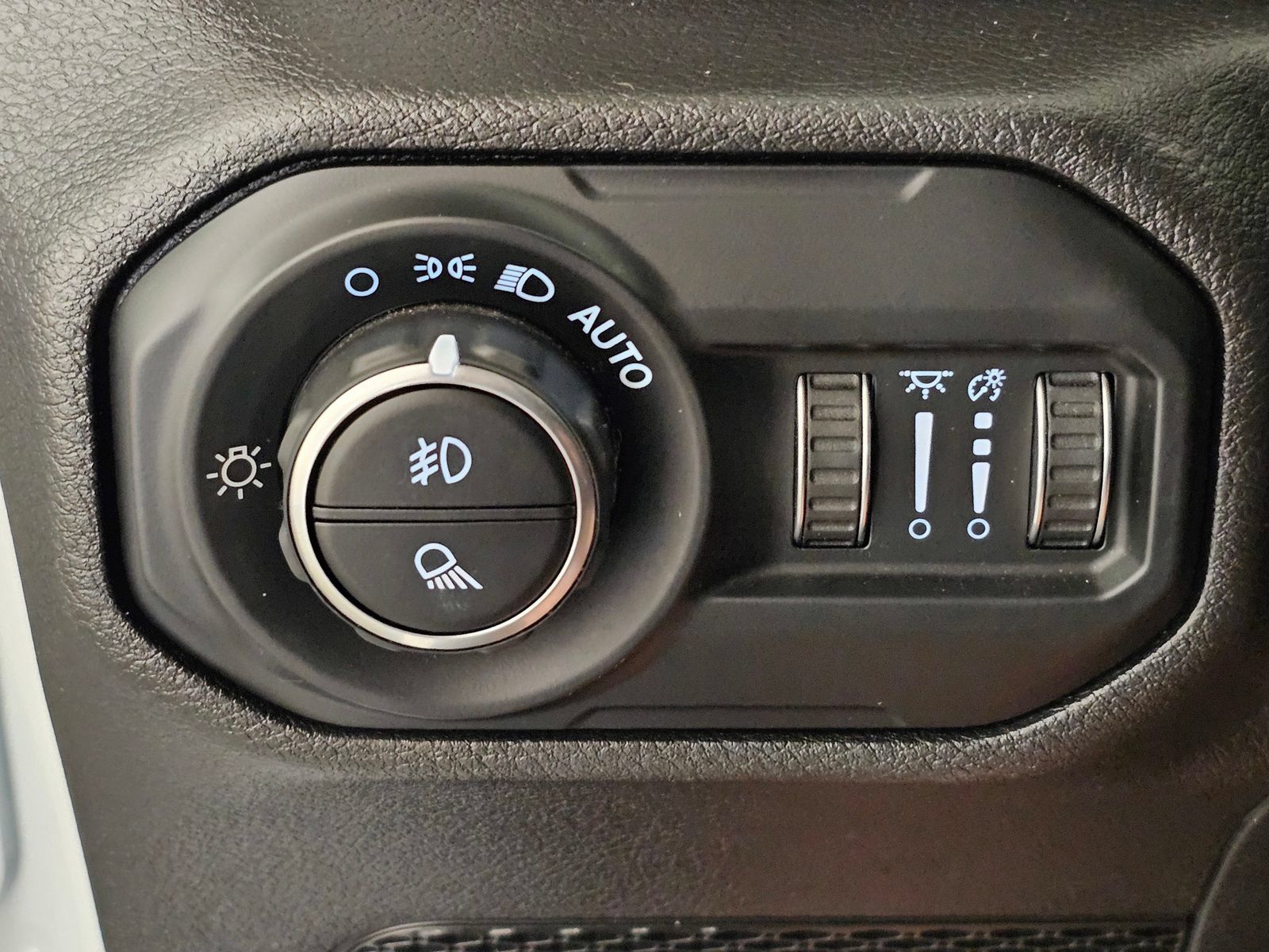Used 2021 Jeep Gladiator Overland AWD/4WD image 19