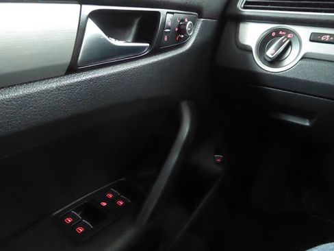 Used 2014 Volkswagen Passat 2.5 SE image 16