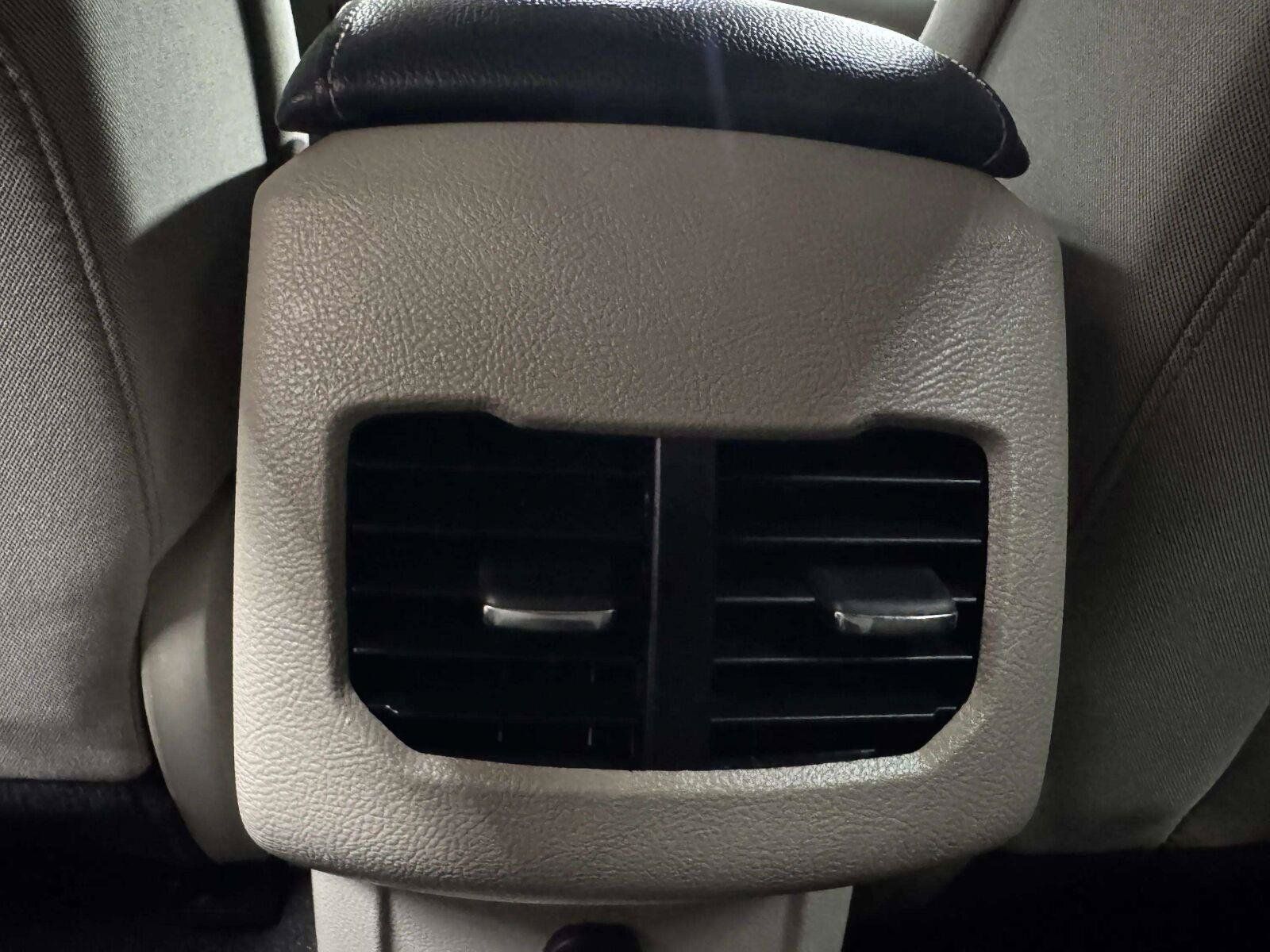 Used 2020 Ford Fusion SE FWD image 40