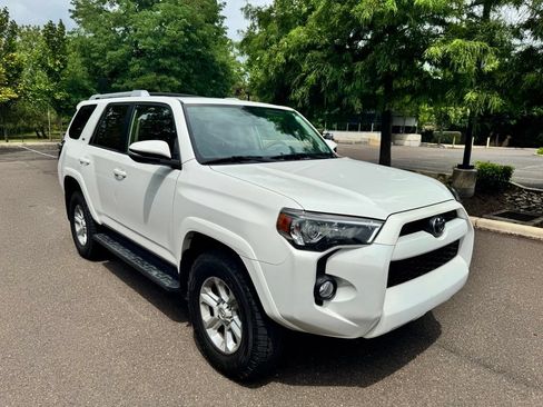 Used 2018 Toyota 4Runner SR5 Premium AWD/4WD image 3