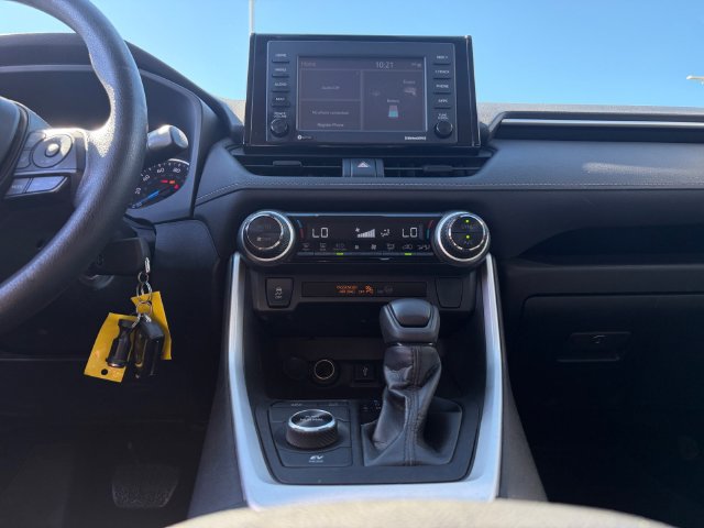 Used 2022 Toyota RAV4 LE AWD/4WD image 12