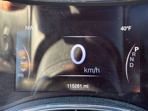 Used 2018 Jeep Grand Cherokee Laredo image 12