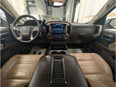 Used 2017 GMC Sierra 1500 Denali w/ Denali Ultimate Package AWD/4WD image 10