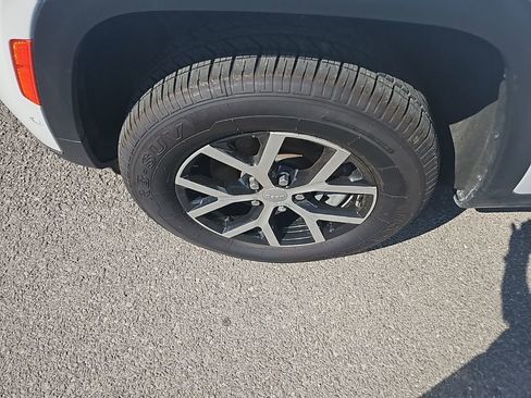 Used 2024 Jeep Grand Cherokee L Limited w/ Luxury Tech Group II image 13