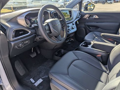 New 2026 Chrysler Pacifica Select w/ S Appearance Package FWD image 15