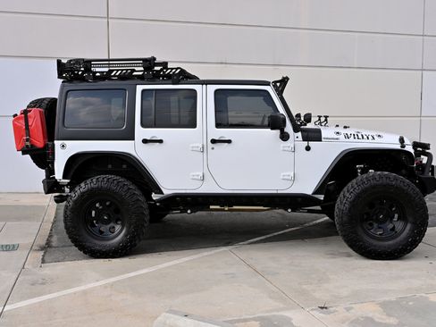 Used 2015 Jeep Wrangler Unlimited Sport image 8