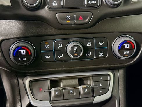 Used 2024 GMC Terrain SLT image 16