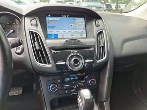 Used 2017 Ford Focus Titanium FWD image 33
