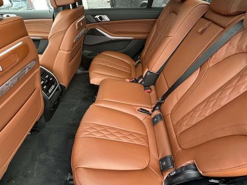 New 2026 BMW X7 M60i image 8