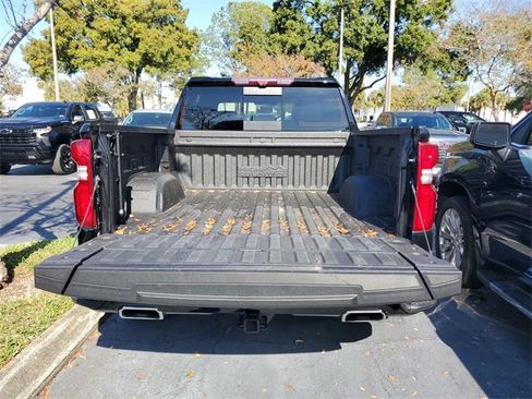 Used 2022 Chevrolet Silverado 1500 High Country w/ High Country Premium Package image 9