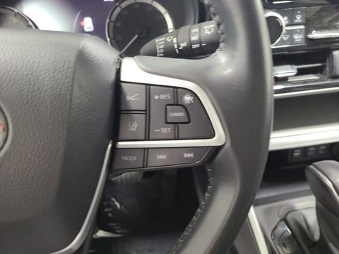 Used 2023 Toyota Highlander LE AWD/4WD image 28