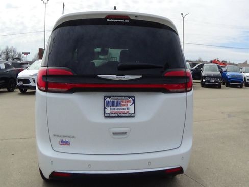 Certified 2025 Chrysler Pacifica Select FWD image 7