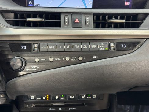 Used 2019 Lexus ES 350 w/ Luxury Package image 29
