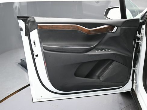 Used 2018 Tesla Model X 100D image 44