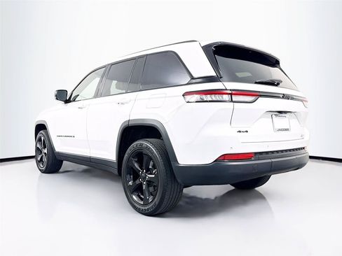 Used 2023 Jeep Grand Cherokee Altitude AWD/4WD image 32