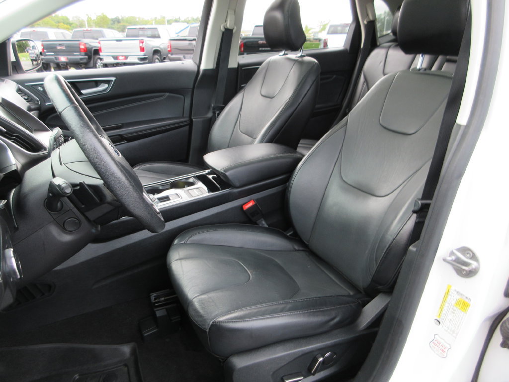 Used 2019 Ford Edge Titanium w/ Equipment Group 301A AWD/4WD image 21