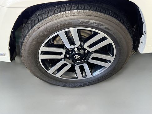 Used 2023 Toyota 4Runner Limited image 14