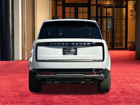 New 2025 Land Rover Range Rover SE image 11