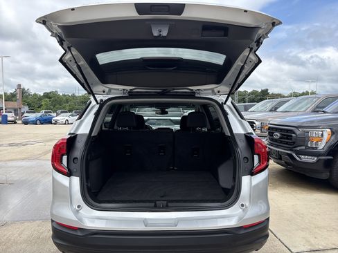 Used 2022 GMC Terrain SLE image 7