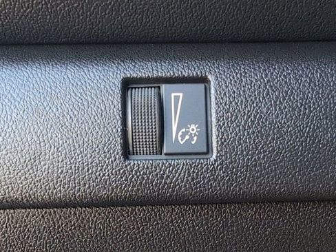Used 2025 Chevrolet Colorado LT RWD image 18