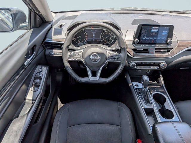 Used 2024 Nissan Altima 2.5 SV FWD image 14