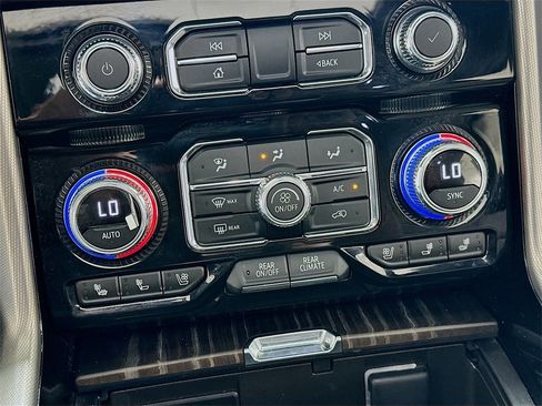 Used 2024 GMC Yukon Denali image 16