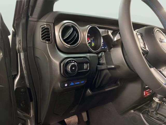 Used 2023 Jeep Wrangler Unlimited Rubicon 4xe AWD/4WD image 16