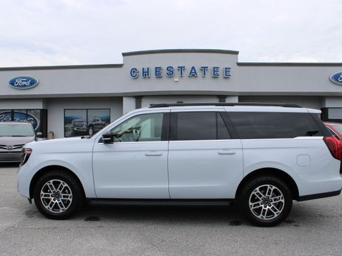 Used 2025 Ford Expedition Max Active AWD/4WD image 1