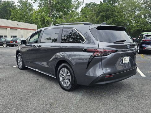 Certified 2025 Toyota Sienna XLE FWD image 7