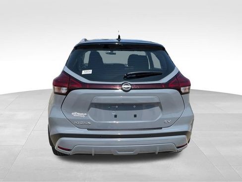 Used 2023 Nissan Kicks SV FWD image 4