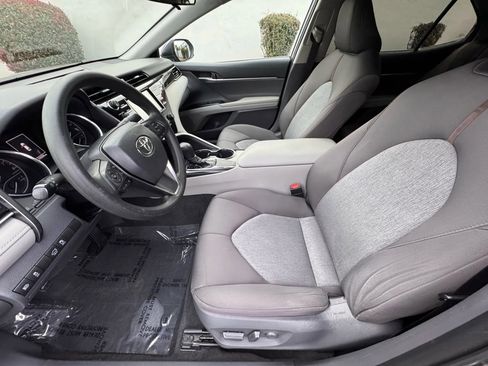 Used 2019 Toyota Camry LE image 11