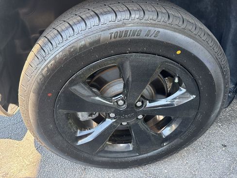 Used 2020 Jeep Cherokee Latitude Plus image 11