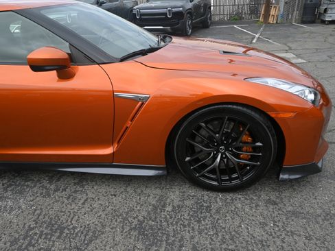 Used 2017 Nissan GT-R Premium AWD/4WD image 12