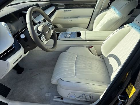 Used 2025 Genesis G90 3.5T image 9
