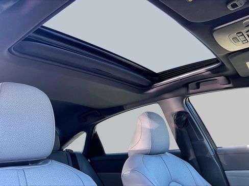 Used 2019 Toyota Avalon Limited FWD image 13