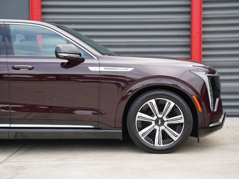 Used 2025 Cadillac Escalade IQ Luxury 2 w/ LPO, Premium Carpet Package AWD/4WD image 2