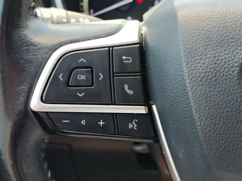 Used 2022 Toyota Highlander XLE AWD/4WD image 28