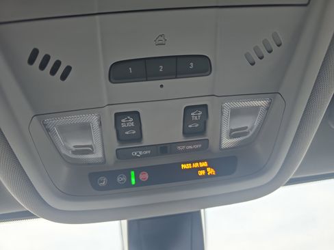 Used 2023 GMC Acadia SLE w/ Driver Convenience Package image 33