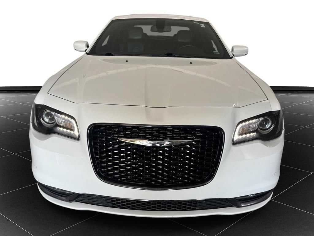 Used 2019 Chrysler 300 S w/ 300S Premium Group 2 RWD image 8