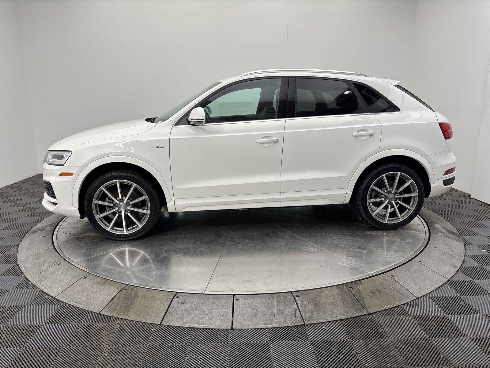 Used 2018 Audi Q3 2.0T Premium Plus AWD/4WD image 16