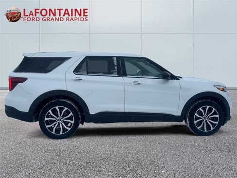 Used 2022 Ford Explorer ST image 8