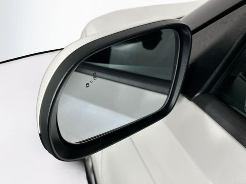 Used 2025 Kia Soul LX w/ LX Technology Package FWD image 16