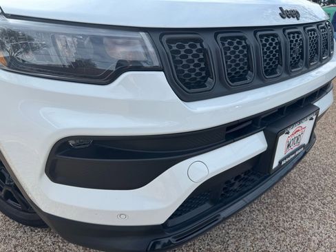 Used 2024 Jeep Compass Latitude w/ Convenience Group image 2