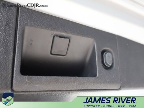 Used 2018 Chevrolet Tahoe LT image 17