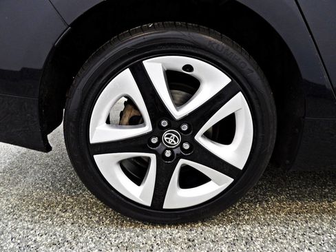 Used 2016 Toyota Prius Three Touring image 22